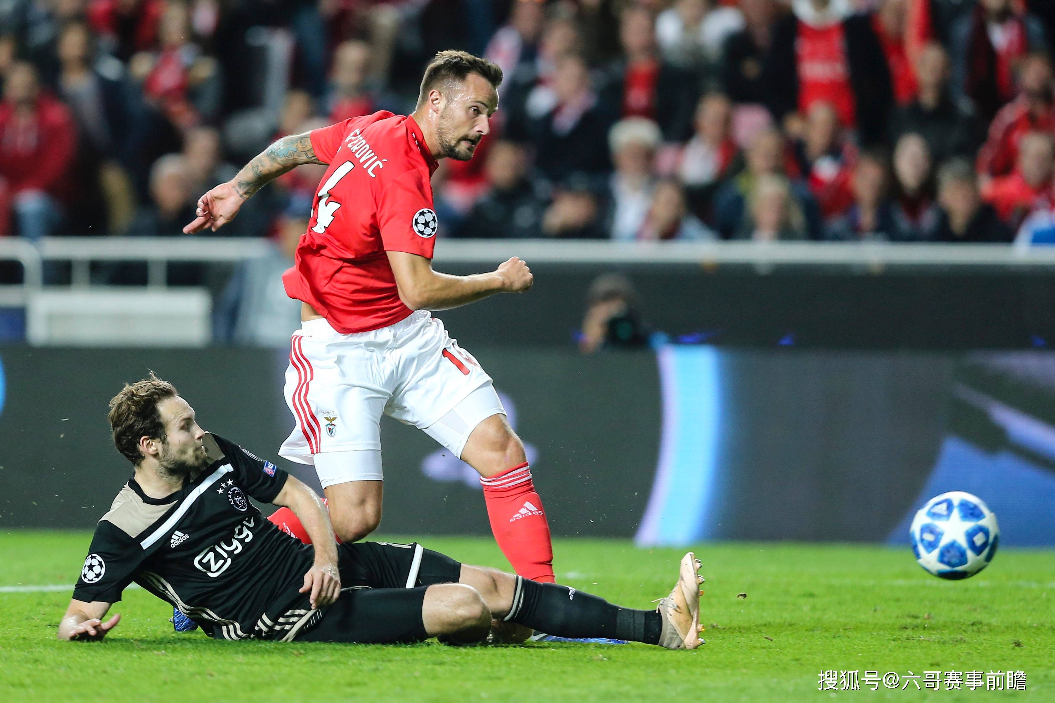 欧洲杯赛场惊现暴力冲突，球迷意见分歧的简单介绍