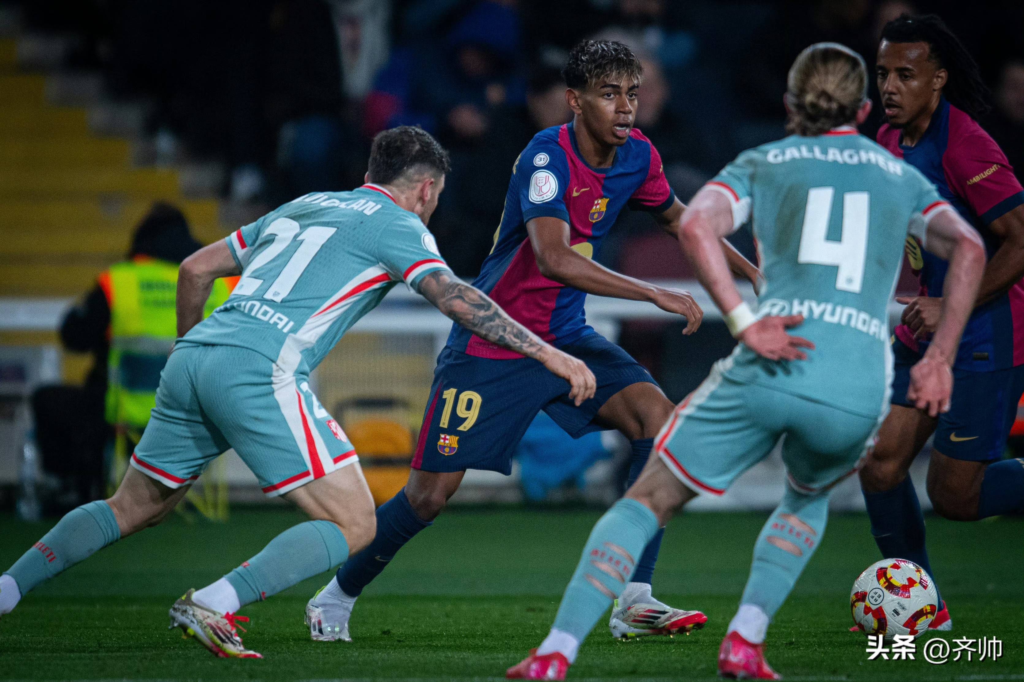巴萨遭遇争议红牌，马竞乘势反超比分完成逆转的简单介绍