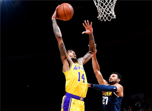  梅西在掘金比赛中出色防守，大胜引发热议！